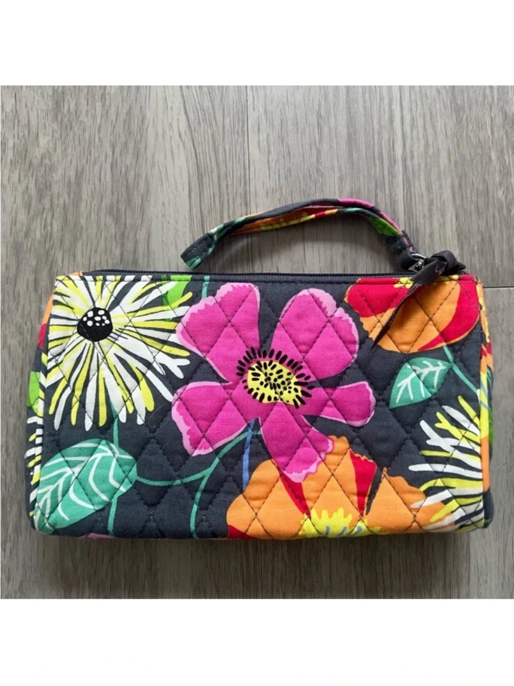 Vera Bradley Floral Quilted Wristlet Wallet Zip Around Organizer